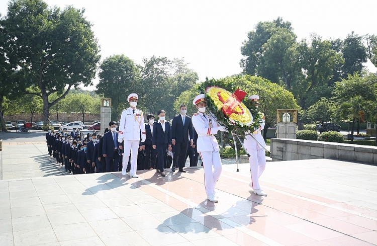 Chùm ảnh Liên hiệp Hữu nghị báo công dâng bác nhân kỷ niệm 70 năm Ngày Truyền thống Chùm ảnh Liên hiệp Hữu nghị báo công dâng bác nhân kỷ niệm 70 năm Ngày Truyền thống