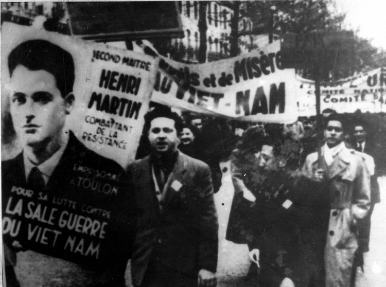 Nhân dân Pháp biểu tình ủng hộ nhân dân Việt Nam kháng chiến.