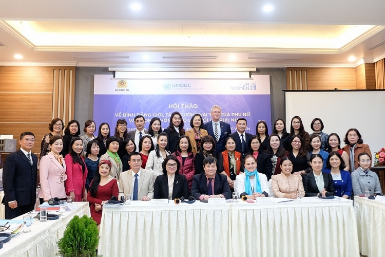 Các đại biểu chụp ảnh lưu niệm tại Hội thảo.