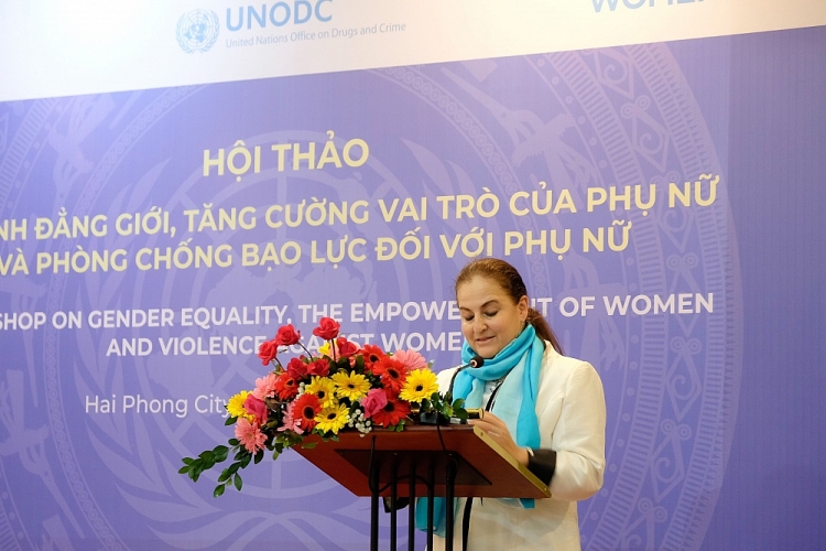 Bà Elisa Fernandez phát biểu tại Lễ Khai mạc Hội thảo.