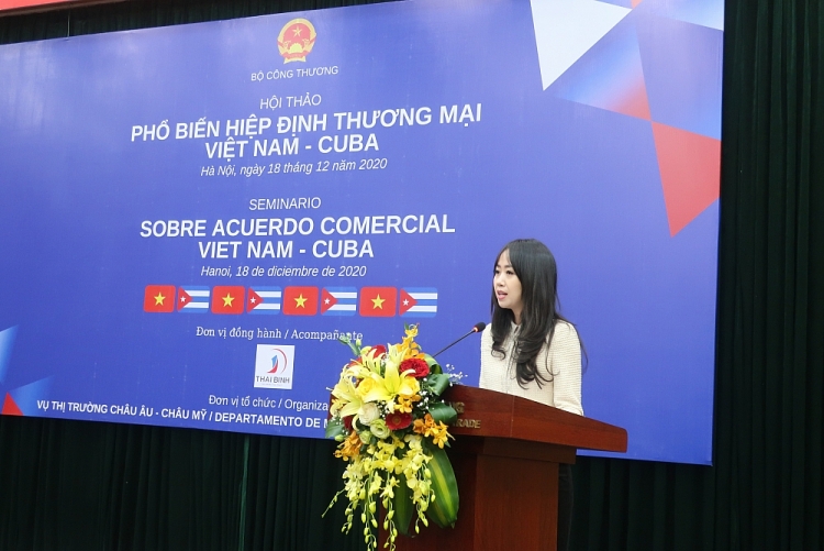 bà Võ Hồng Anh, Phó Vụ trưởng Vụ Thị trường Châu Âu – Châu Mỹ (Bộ Công thương) phát biểu tại Hội thảo.
