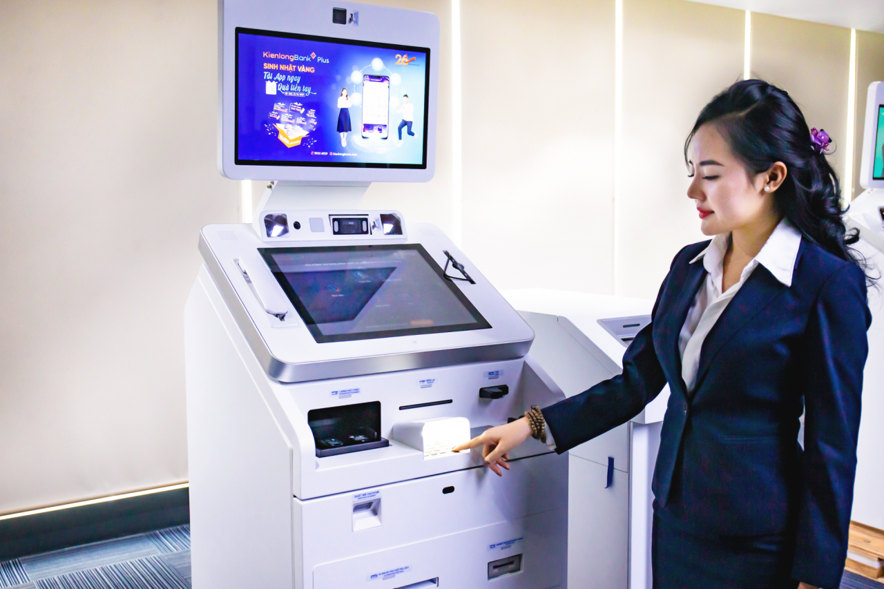 Máy giao dịch tự động thế hệ mới STM với nhiều chức năng hiện đại, có thể thay thế cho quầy giao dịch truyền thống