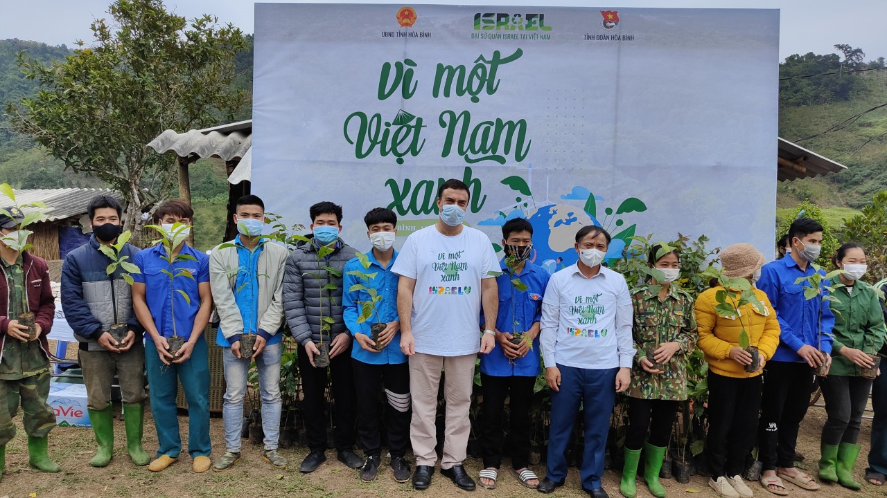 Đại sứ quán Israel tặng gần 23.000 cây xanh cho tỉnh Hoà Bình