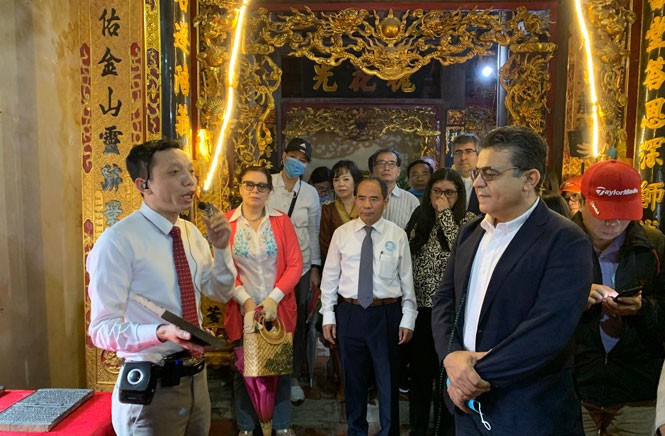 Giới thiệu ván khắc cổ được lưu giữ tại đền Văn Hiến (xã Hạ Mỗ, huyện Đan Phượng).