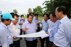 Kiểm tra, đôn đốc đẩy nhanh tiến độ thi công kè sông Cần Thơ