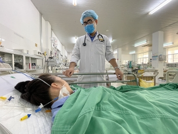 Cần Thơ: Bệnh nhân sốc phản vệ suy đa tạng suýt mất mạng vì bị ong đốt
