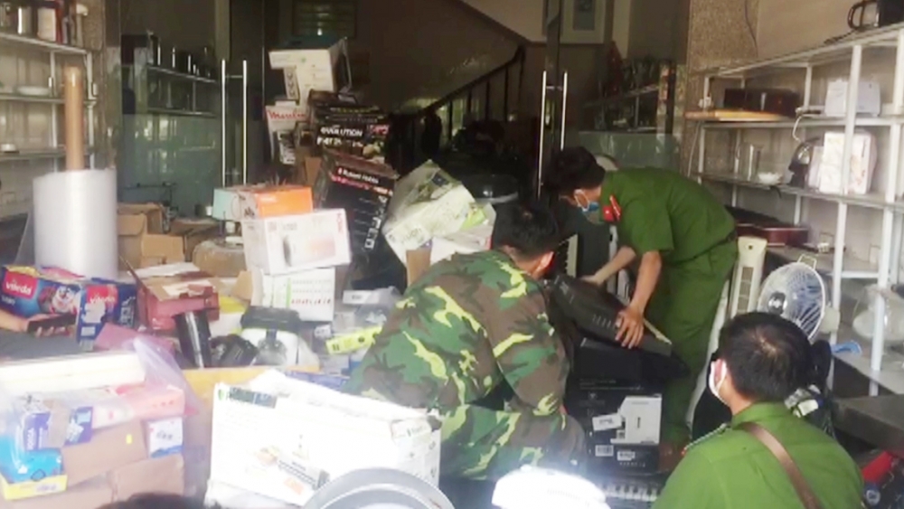 An Giang: Liên tiếp phát hiện 03 điểm tập kết số lượng lớn hàng hóa không rõ nguồn gốc
