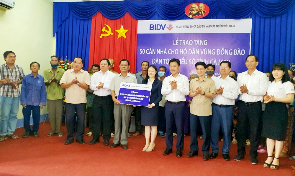 Cà Mau: Trao tặng 50 căn nhà trị giá 2,5 tỷ đồng cho đồng bào dân tộc thiểu số