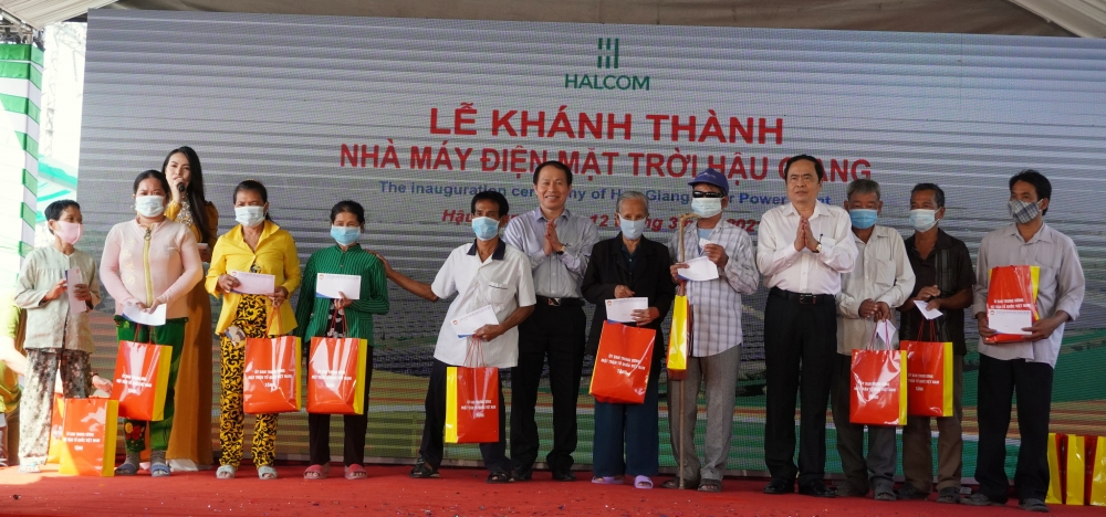 Nhà máy Điện mặt trời đầu tiên tại Hậu Giang đi vào hoạt động