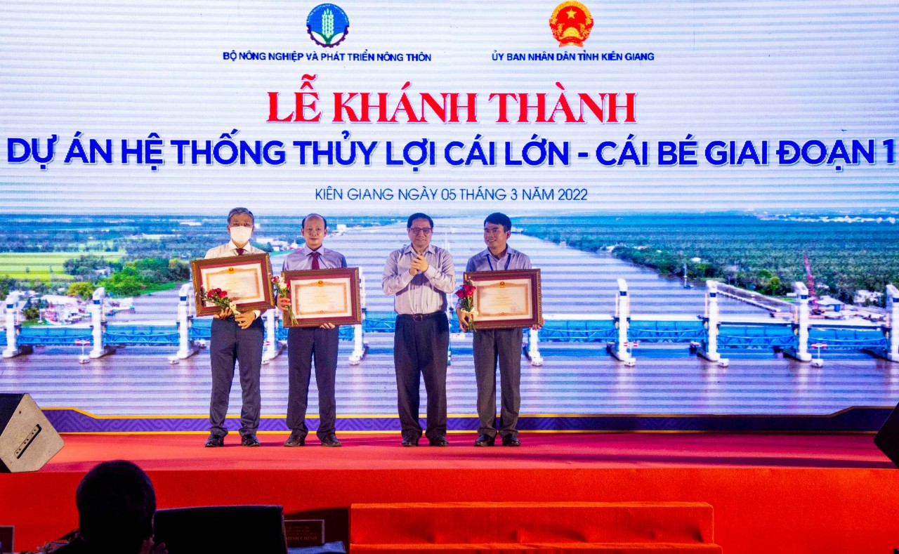 Thủ tướng phát lệnh khánh thành 'đại công trình' thủy lợi lớn nhất miền Tây
