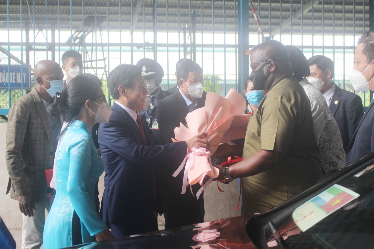 Tổng thống Cộng hòa Sierra Leone thăm và làm việc tại An Giang, Cần Thơ