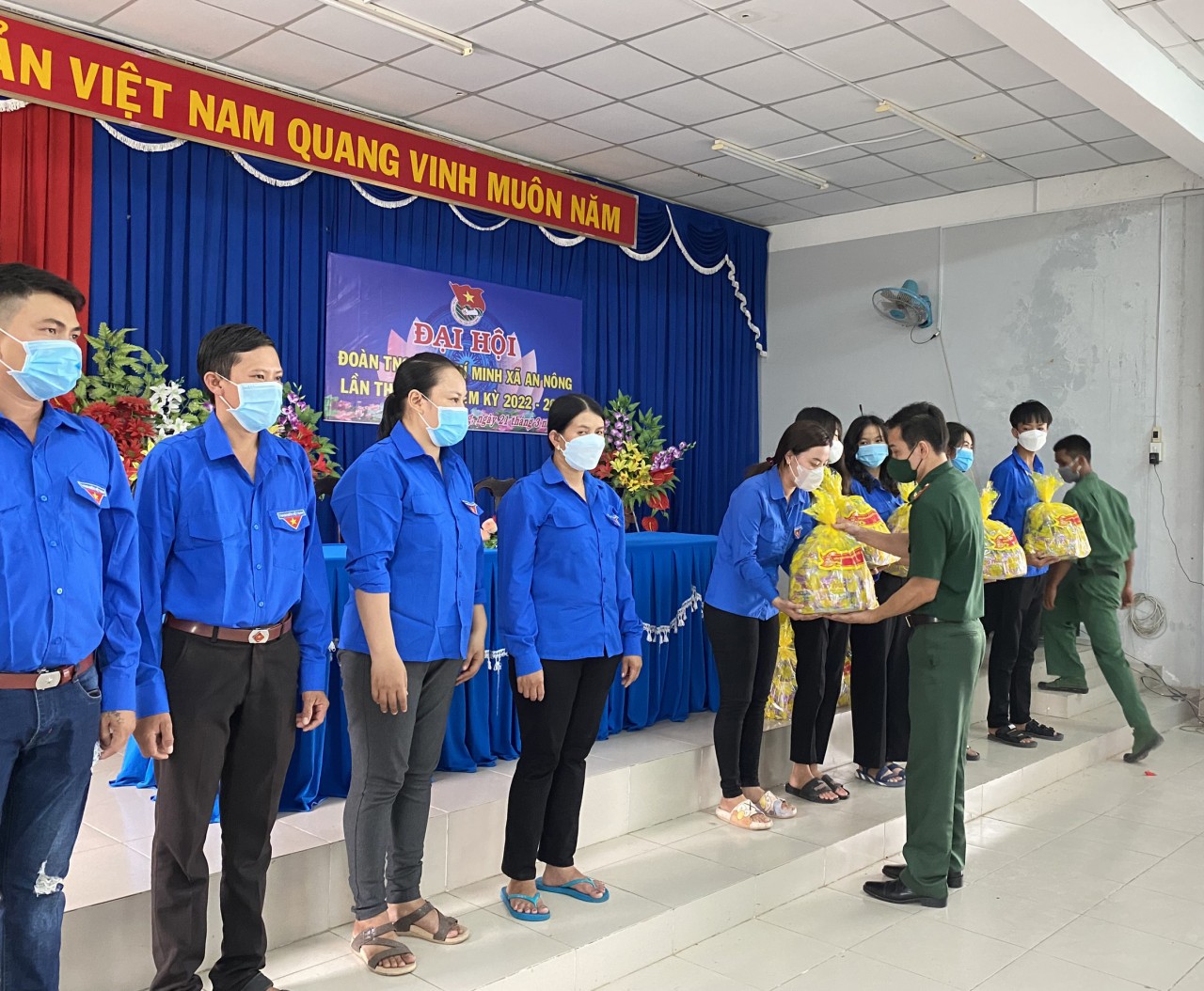 Bộ đội Biên phòng An Giang tặng quà đoàn viên, thanh niên khó khăn nơi biên giới