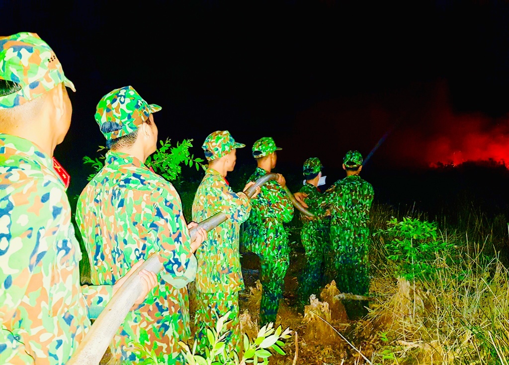 kien giang hon 30 hecta rung phong ho hon dat bi thieu rui
