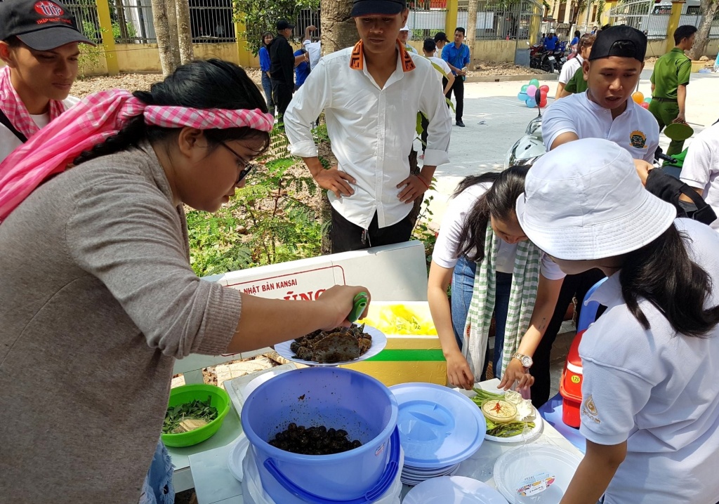 dong thap thi xa vung bien hong ngu giao luu huu nghi voi luu hoc sinh campuchia