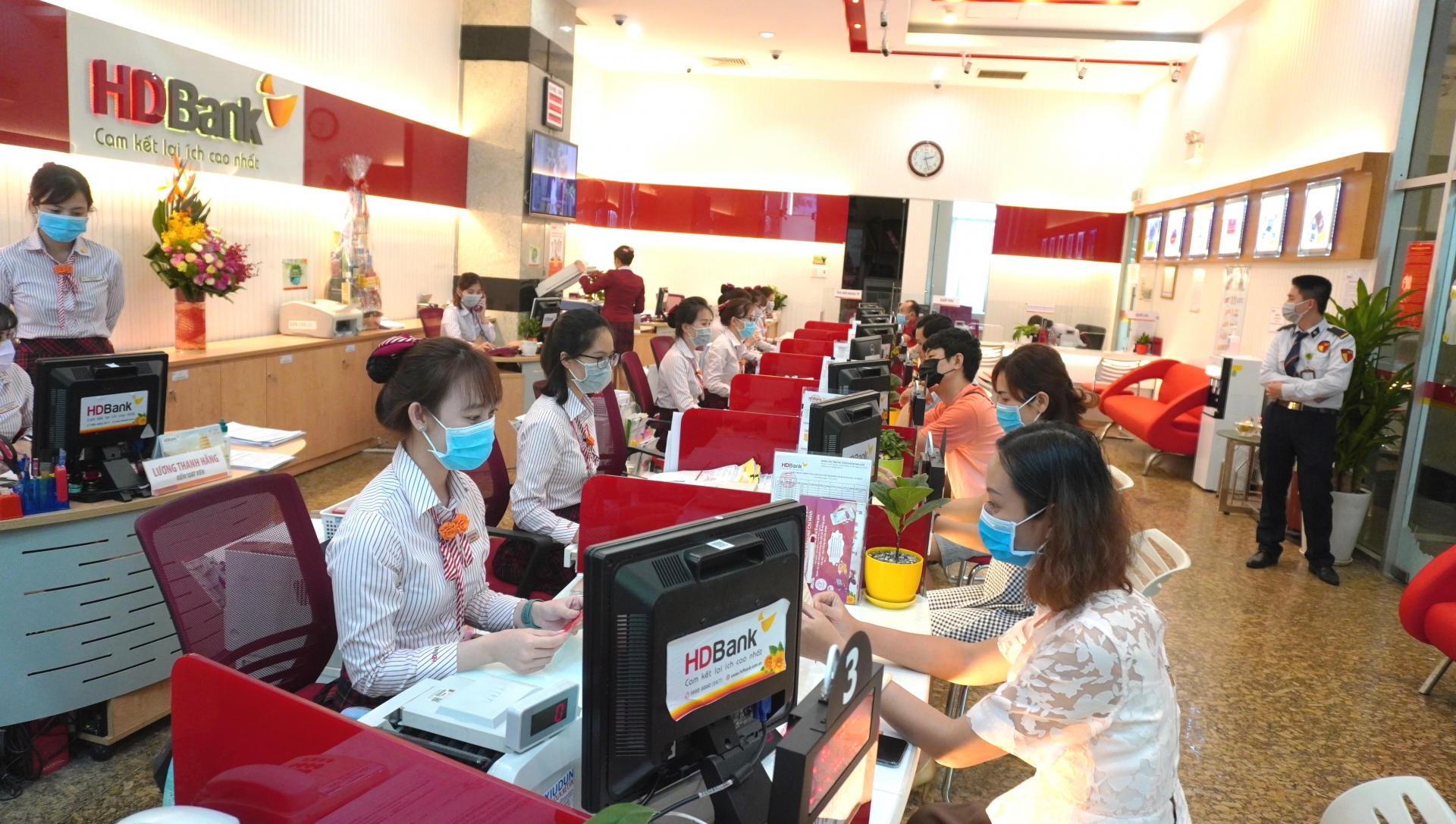 hdbank tai tro gan 3 ty dong trang bi may loc nuoc man cho nguoi dan dbscl