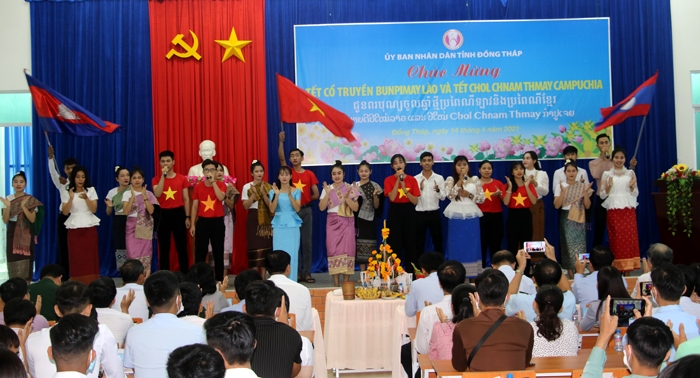 Lưu học sinh Lào, Campuchia tại Đồng Tháp vui đón Tết cổ truyền 2021