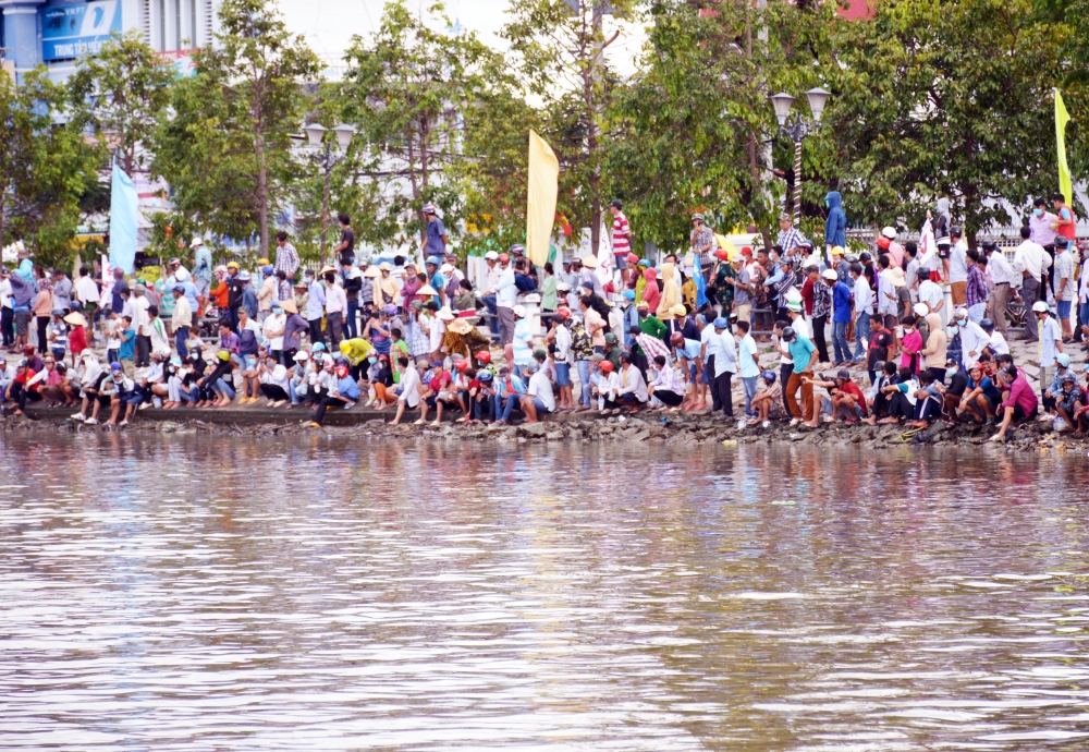 Cà Mau: Sôi nổi, hấp dẫn giải đua vỏ lãi Composite