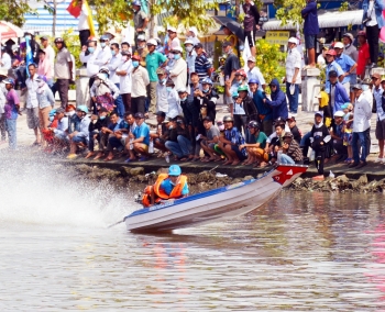 Cà Mau: Sôi nổi, hấp dẫn giải đua vỏ lãi Composite