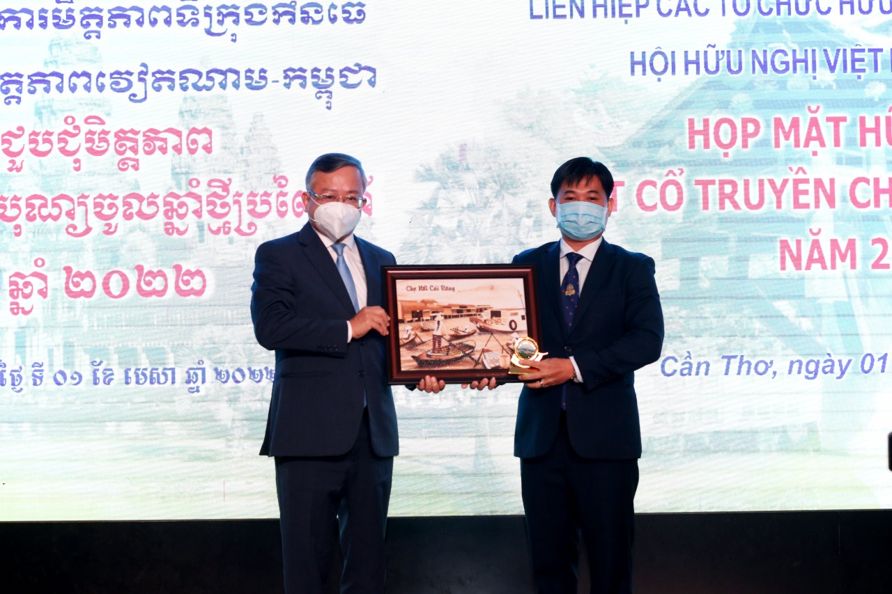 Phát động phong trào “Ươm mầm hữu nghị”, trao học bổng nhân Tết Chôl Chnăm Thmây năm 2022