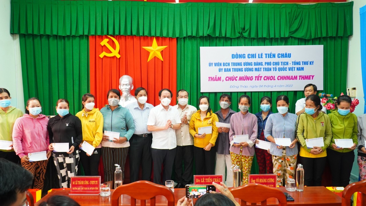 MTTQ Việt Nam chúc Tết đồng bào dân tộc Khmer tại Đồng Tháp