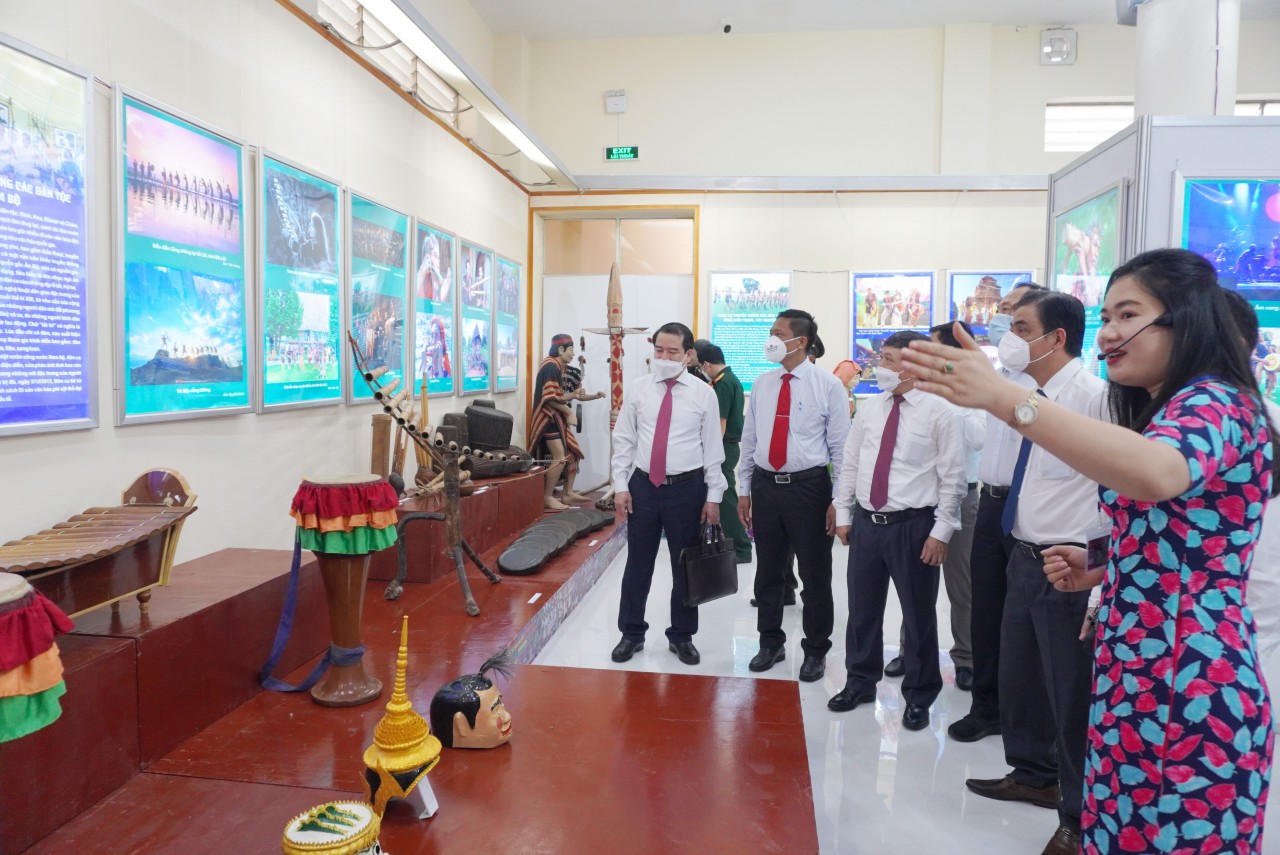 Giới thiệu với bạn bè quốc tế sự độc đáo của nhạc cụ truyền thống các dân tộc Việt Nam