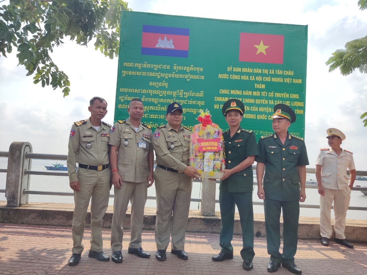 An Giang chúc mừng Tết cổ truyền Chôl Chnăm Thmây nước bạn Campuchia