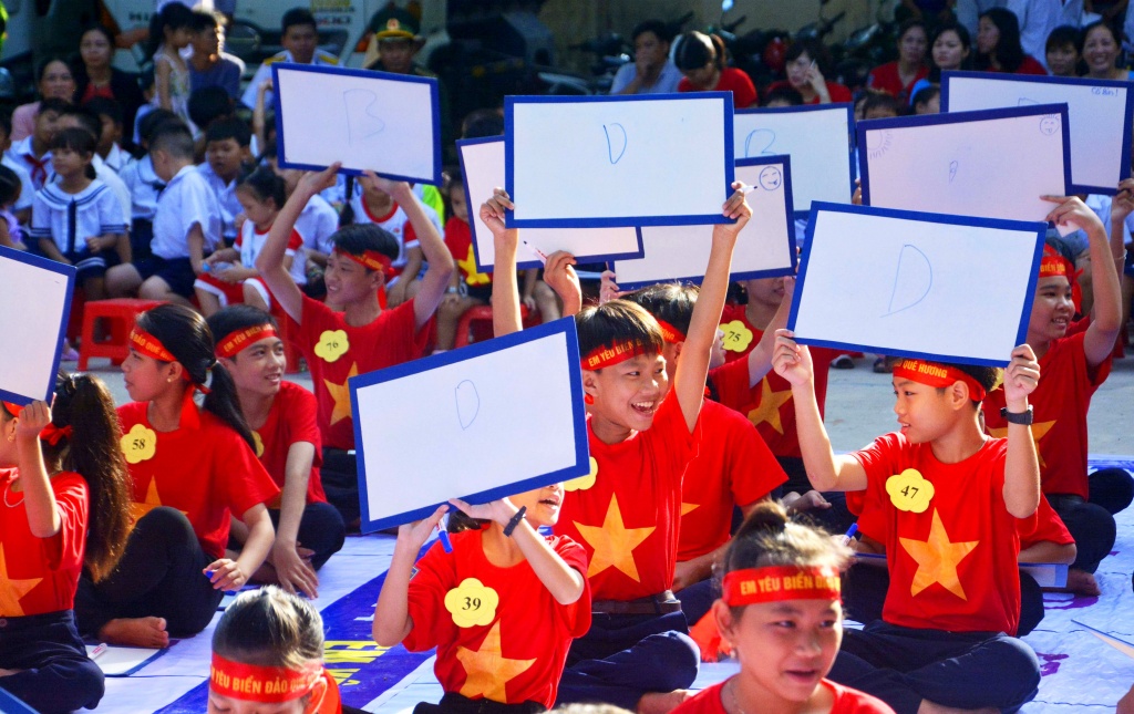 canh sat bien dong hanh cung ngu dan xa dao vuon khoi bam bien