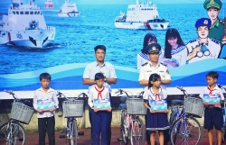 doc dao nghe keo luoi rong tren bien vinh hien