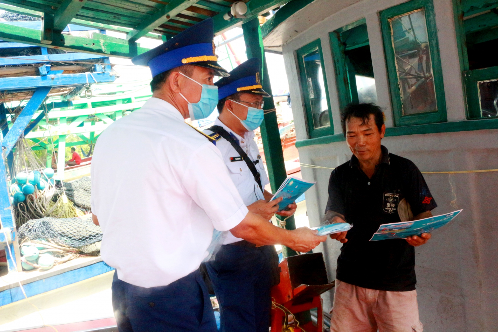 kien giang canh sat bien dong hanh voi ngu dan