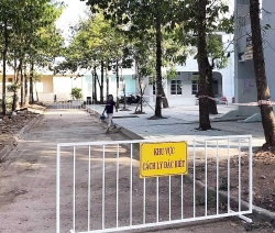 Rút kinh nghiệm vụ người bán hàng rong “lọt” vào khu điều trị COVID-19