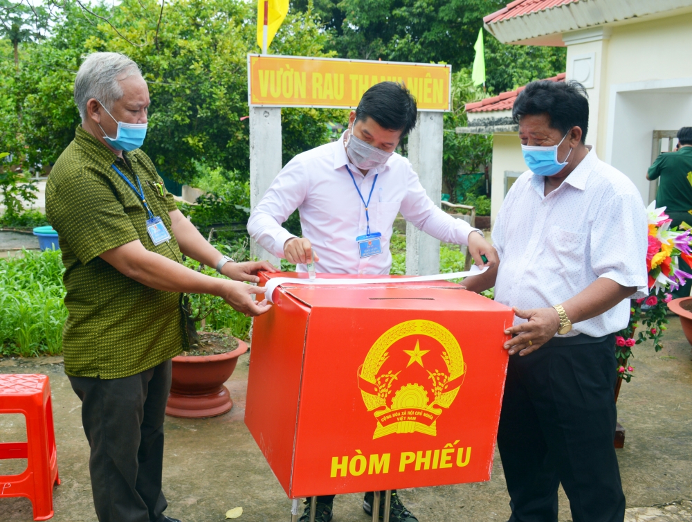 Cà Mau: Cử tri đảo Hòn Khoai, Hòn Chuối háo hức đi bầu cử sớm