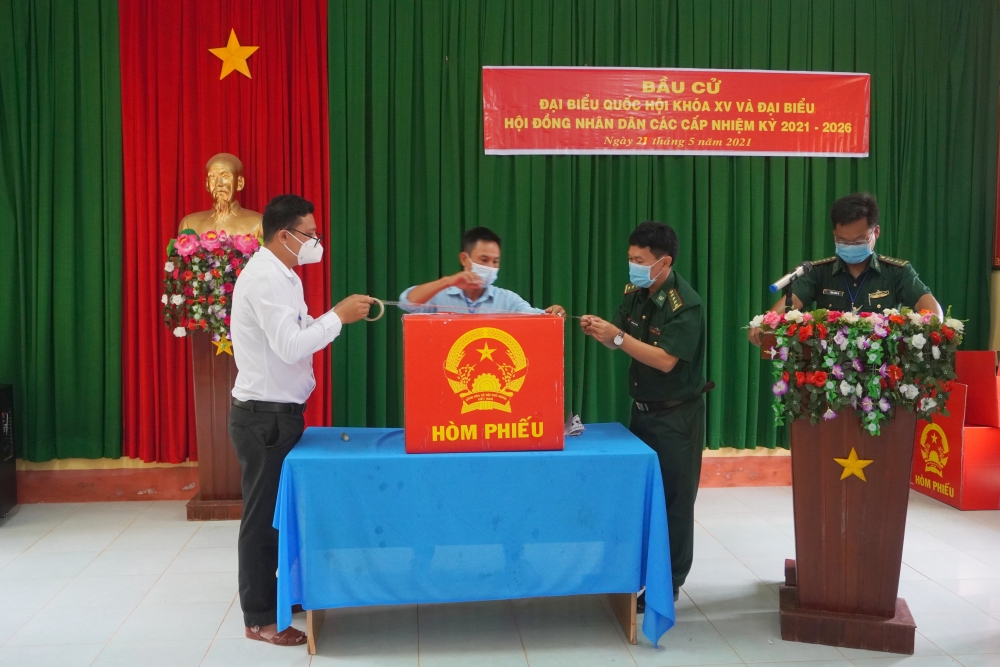 Cà Mau: Cử tri đảo Hòn Khoai, Hòn Chuối háo hức đi bầu cử sớm