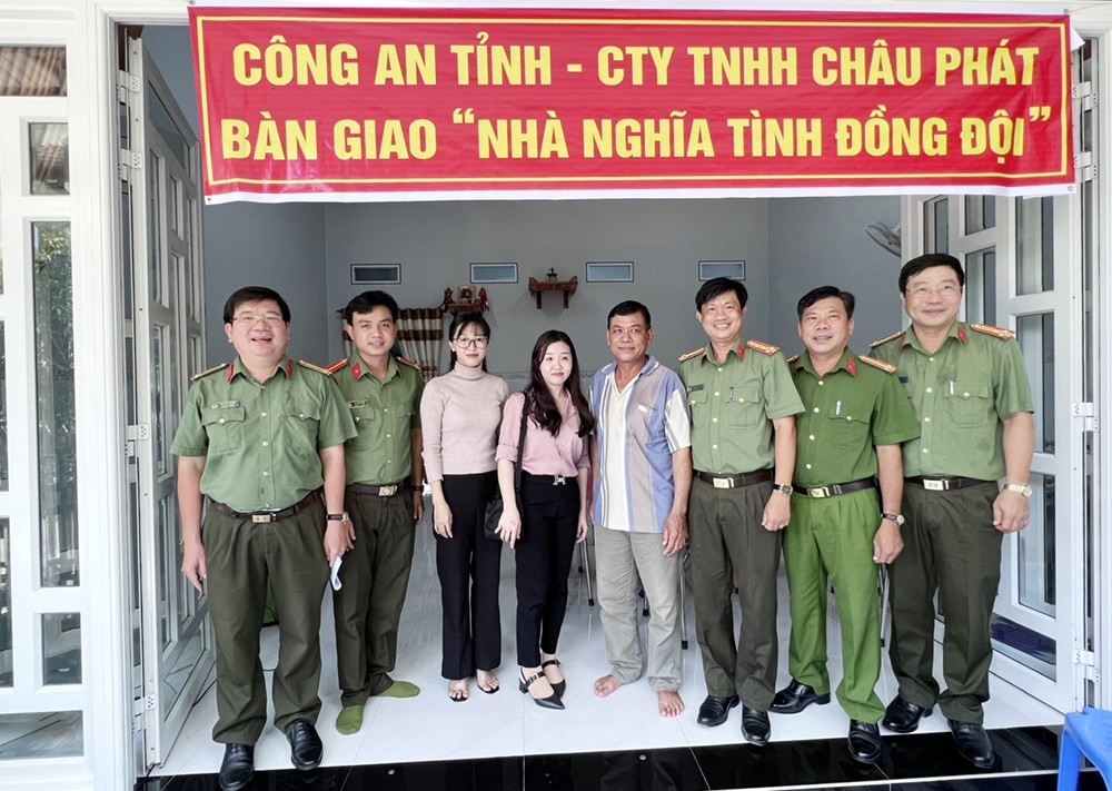 An Giang: Trao tặng 5 căn nhà “Nghĩa tình đồng đội”
