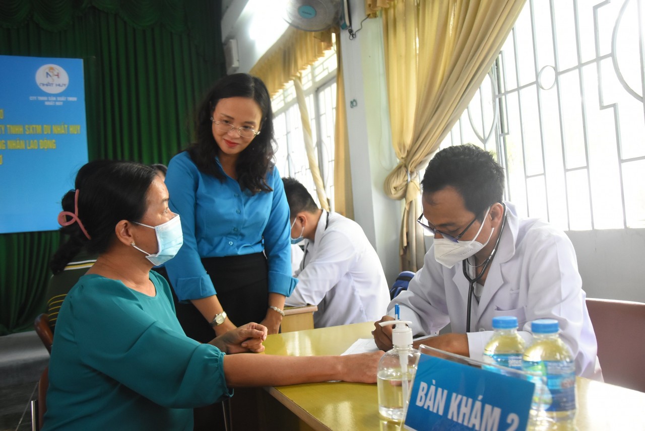Cần Thơ: Khám bệnh, cấp thuốc miễn phí cho 1.300 công nhân