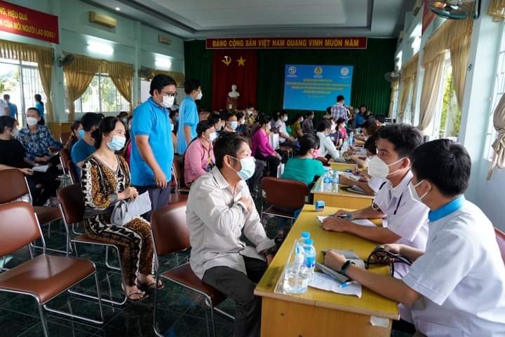 Cần Thơ: Khám bệnh, cấp thuốc miễn phí cho 1.300 công nhân
