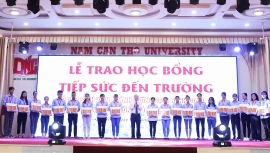 dai hoc nam can tho trao hon 100 suat hoc bong cho sinh vien bi anh huong dich covid 19