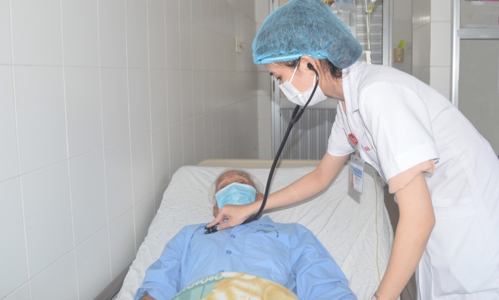 Cần Thơ: Lấy thành công hạt đậu phộng nằm trong phổi cụ ông suốt 2 tháng