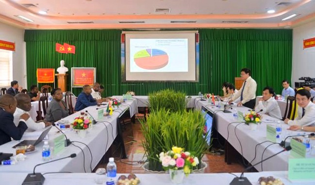 Chủ tịch Quốc hội Mozambique thăm Viện Lúa Đồng bằng sông Cửu Long