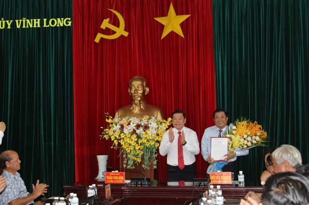 vinh long co tan pho bi thu tinh uy va giam doc cong an tinh