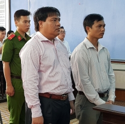 hai can bo linh an vi de phan bon kem chat luong ra thi truong