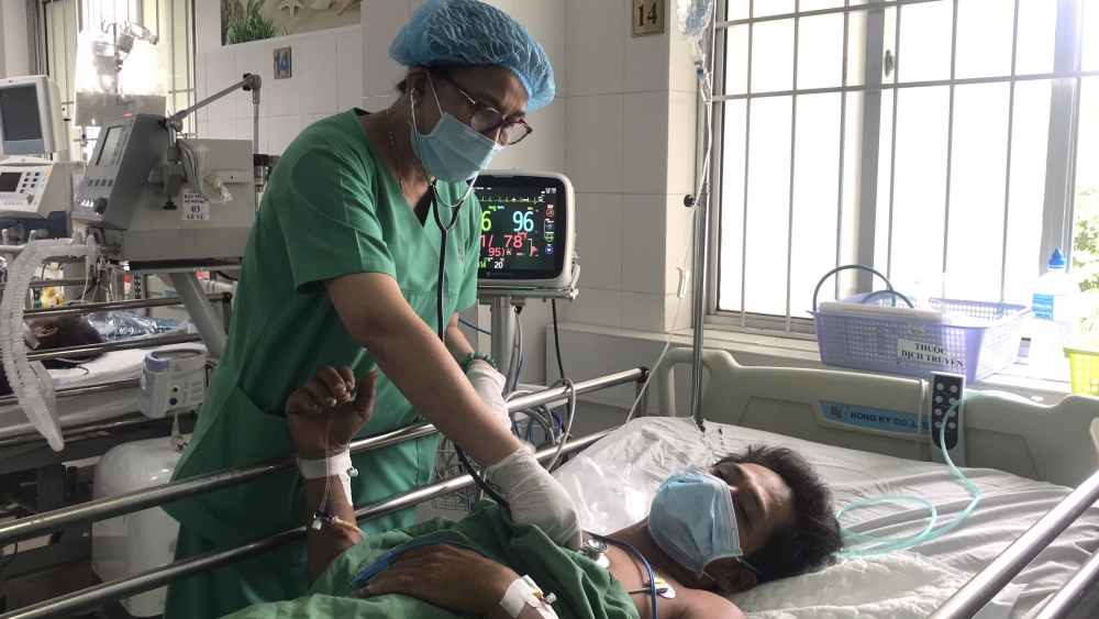 Cần Thơ: Cứu sống bệnh nhân bị cọc bần dài 80cm đâm xuyên vùng hạ vị