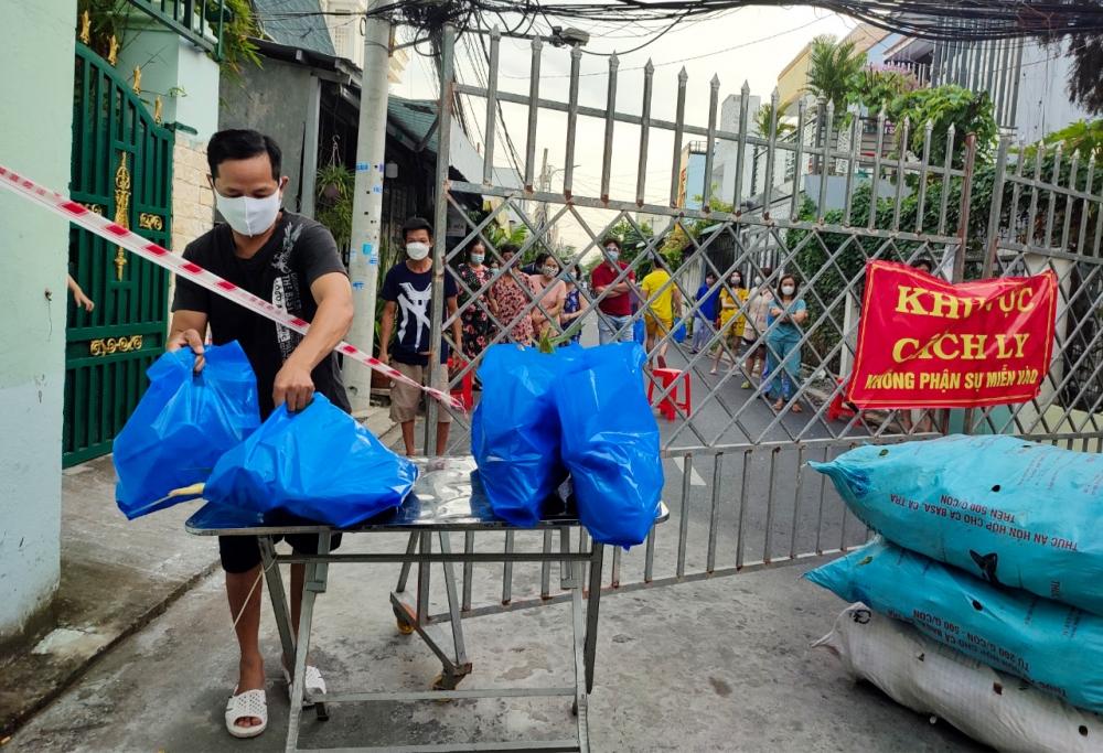 “Chuyến xe yêu thương” hỗ trợ người dân gặp khó do ảnh hưởng dịch Covid-19