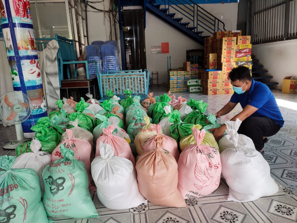 “Chuyến xe yêu thương” hỗ trợ người dân gặp khó do ảnh hưởng dịch Covid-19