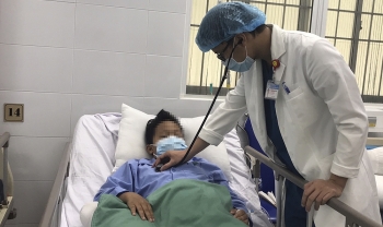 Cần Thơ: 45 phút can thiệp cứu sống bệnh nhi bị vỡ túi phình mạch máu não