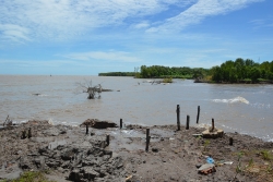 bieu tuong con tau mui ca mau se duoc di doi toi vi tri nao