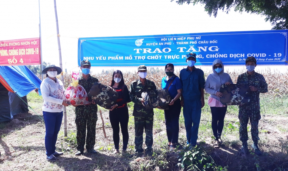 5947 2 trao tyng nhu yyu phym phyc vy cong tac phong chyng dych covid 19 cho cac ty chyt thuyc 2 yyn bp cya khyu vynh hyi yong va nhyn hyi bybp tynh an giang 1 2