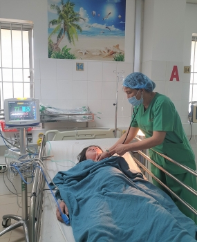 Cần Thơ: Phẫu thuật cứu sống mẹ con sản phụ bị tim bẩm sinh tím nặng