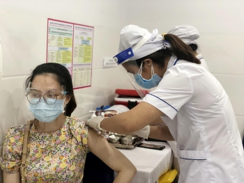 Cần Thơ bắt đầu tiêm vắc xin ngừa Covid-19 cho thai phụ