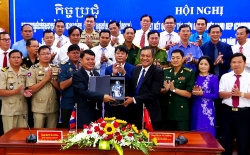 kien giang viet nam tinh kep campuchia lap to cong tac moi tinh nham trao doi thong tin lan nhau