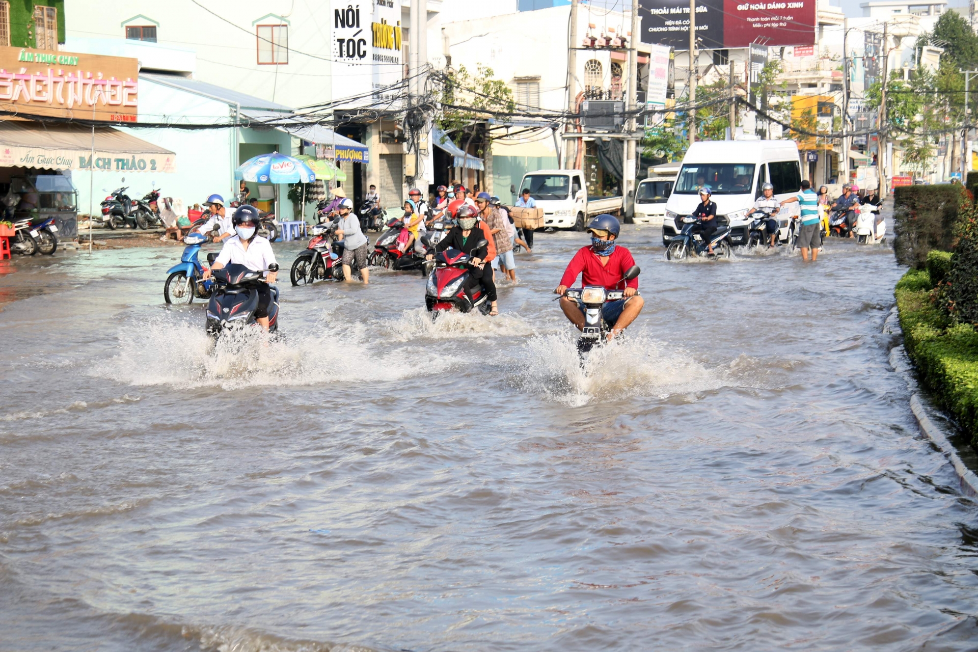 can tho khan cap ung pho trieu cuong nhieu noi chim trong bien nuoc